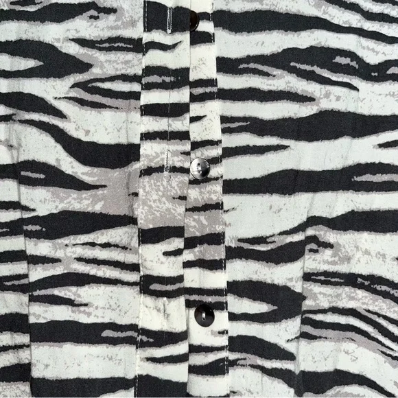 Entro Zandy Zebra Button Up - Picture 3 of 8